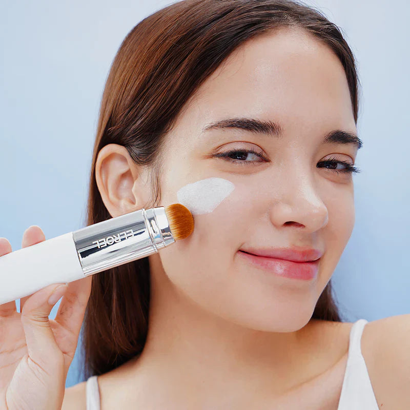 ELROEL Blanc Cover Cream Stick V – 4‑në‑1 Base Me Ngjyrë Që Lidhet Me Tonin e Lëkurës